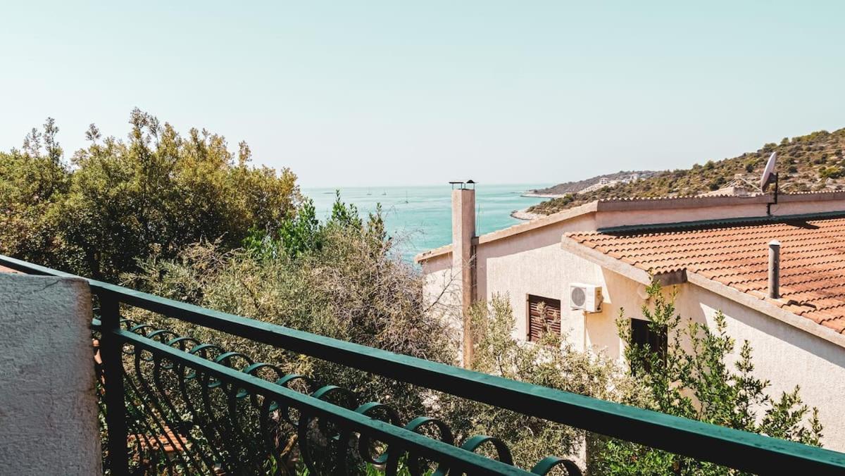 Fully Renovated One Bedroom Apartment With A Seaview - A Sevid Esterno foto