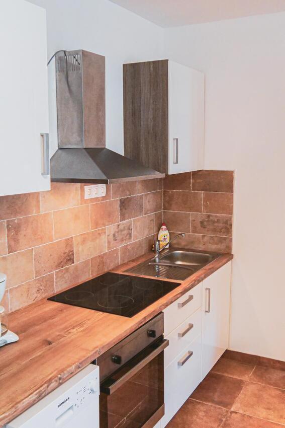 Fully Renovated One Bedroom Apartment With A Seaview - A Sevid Esterno foto