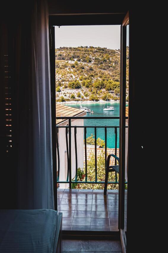 Fully Renovated One Bedroom Apartment With A Seaview - A Sevid Esterno foto