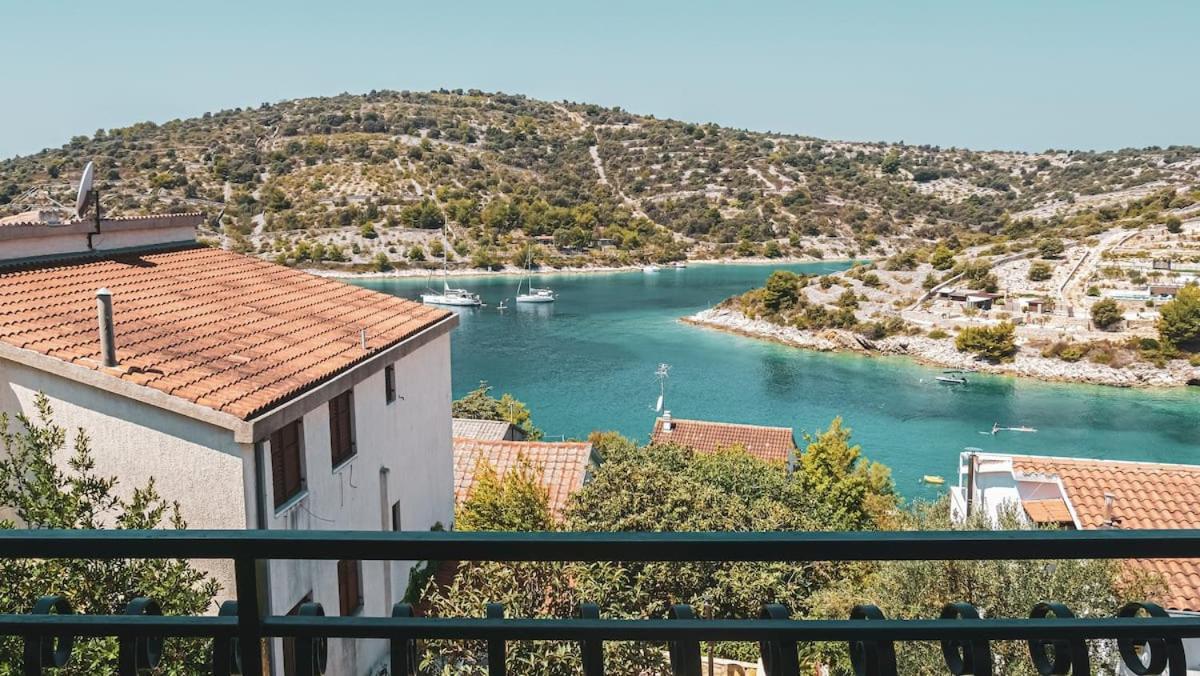 Fully Renovated One Bedroom Apartment With A Seaview - A Sevid Esterno foto