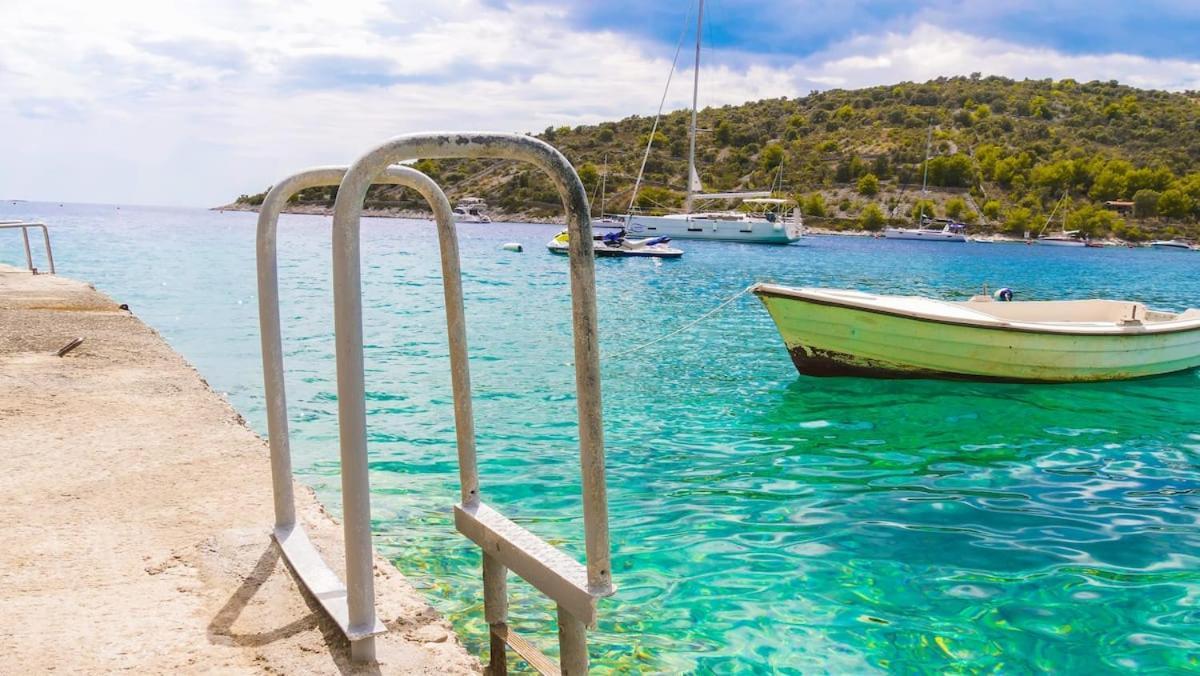 Fully Renovated One Bedroom Apartment With A Seaview - A Sevid Esterno foto